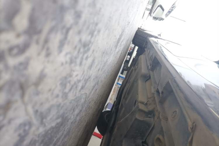 Used Toyota Avalon 2022 2.5L Luxury Edition Left Side Sill