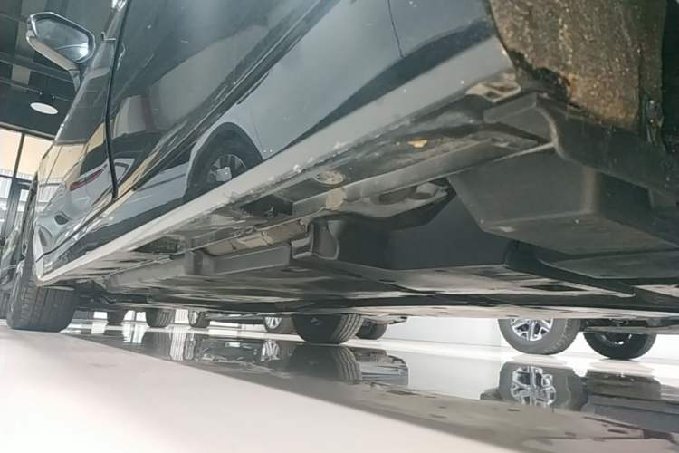 Used Toyota Avalon 2022 Dual-Engine 2.5L Luxury Edition Left Side Sill