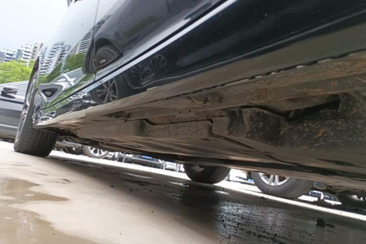 Used Toyota Avalon 2022 2.0L Luxury Edition Left Side Sill