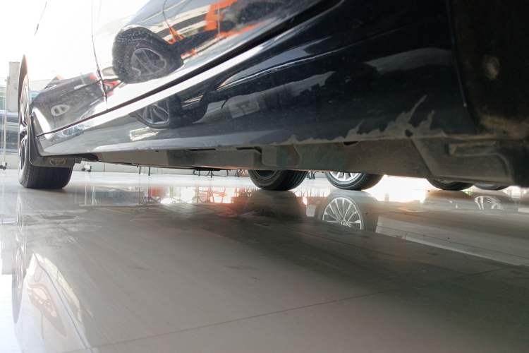 Used Toyota Avalon 2022 2.0L Luxury Edition Left Side Sill