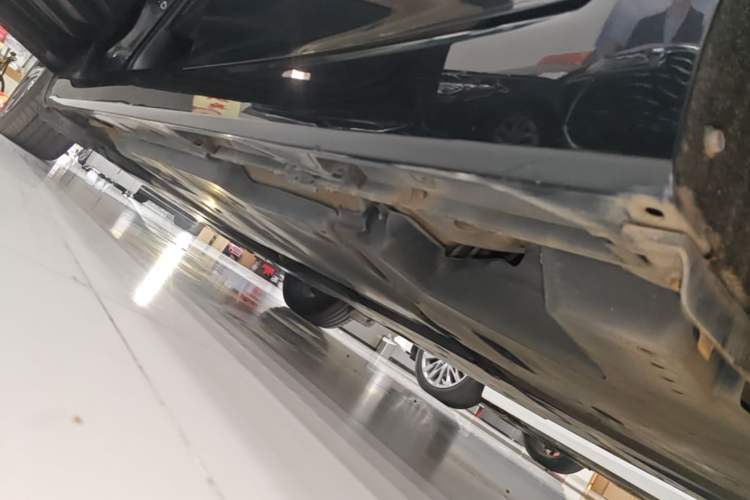 Used Toyota Avalon 2022 2.5L Luxury Edition Left Side Sill