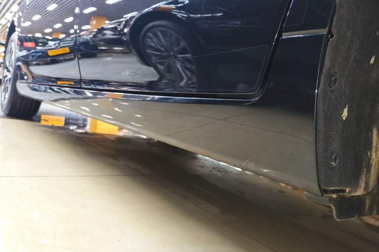 Used Toyota Avalon 2022 2.0L Luxury Edition Left Side Sill