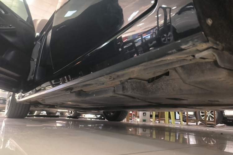Used Toyota Avalon 2022 2.0L Luxury Edition Left Side Sill