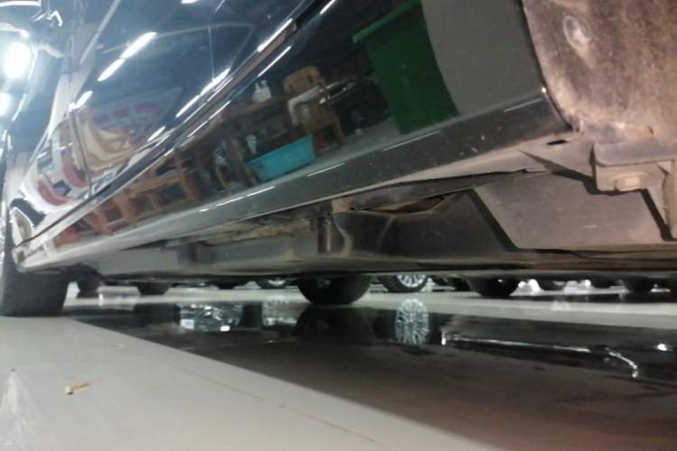 Used Toyota Avalon 2022 Dual-Engine 2.5L XLE Premium Edition Left Side Sill