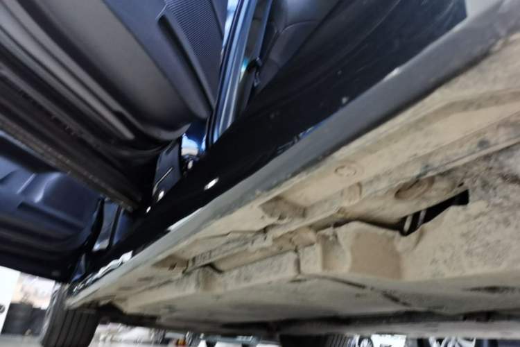 Used Toyota Avalon 2022 2.0L Luxury Edition Left Side Sill