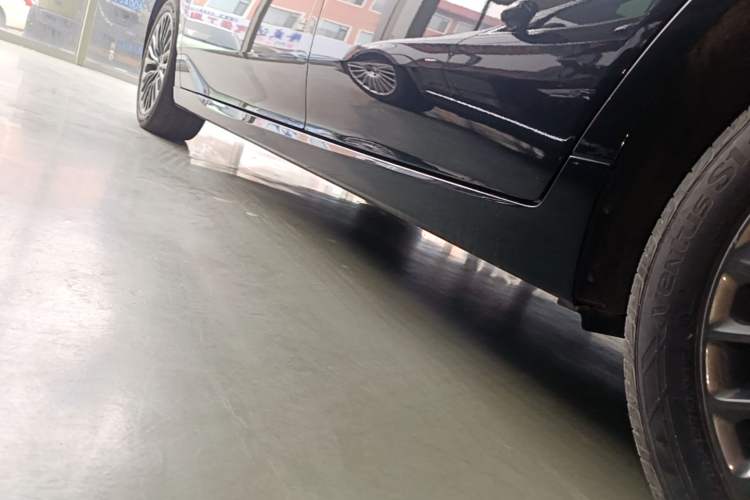 Used Toyota Avalon 2022 2.5L Touring Premium Edition Left Side Sill