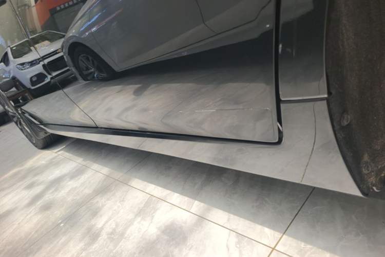 Used Toyota Avalon 2022 2.0L XLE Premium Edition Left Side Sill