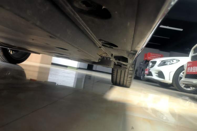 Used Toyota Avalon 2022 2.5L Luxury Edition Left Side Sill