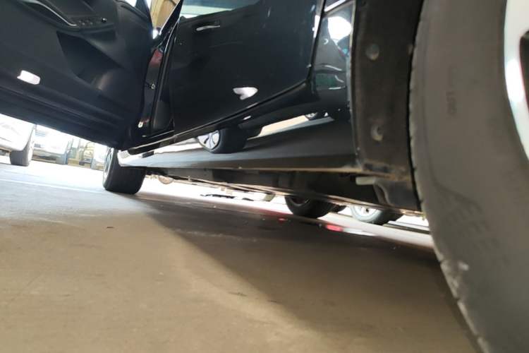 Used Toyota Avalon 2022 2.0L Luxury Edition Left Side Sill