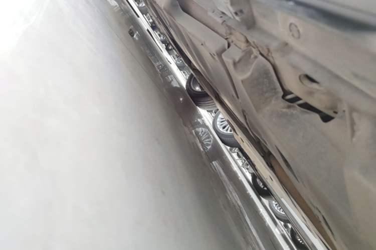 Used Toyota Avalon 2022 2.5L Touring Premium Edition Left Side Sill