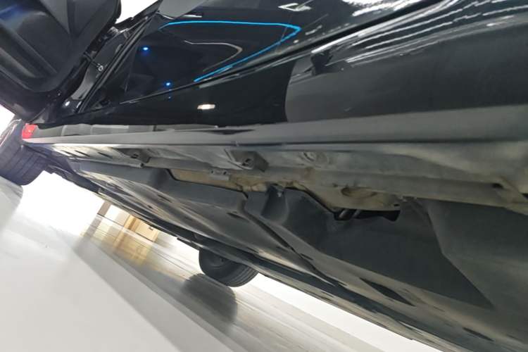 Used Toyota Avalon 2022 2.5L Luxury Edition Left Side Sill