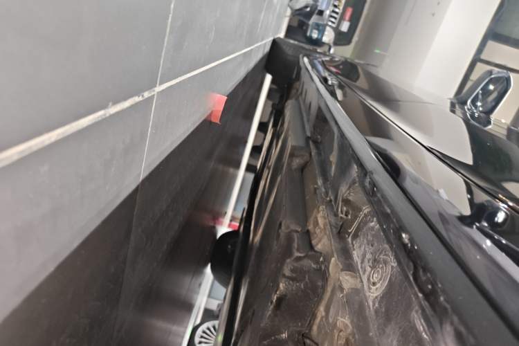Used Toyota Avalon 2022 2.5L Luxury Edition Left Side Sill