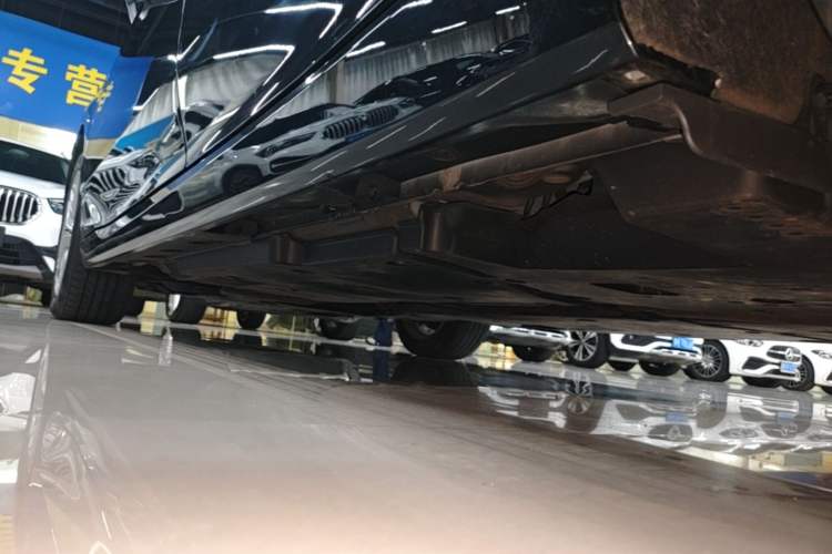 Used Toyota Avalon 2022 2.0L Luxury Edition Left Side Sill