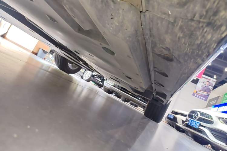 Used Toyota Avalon 2022 2.0L XLE Premium Edition Left Side Sill