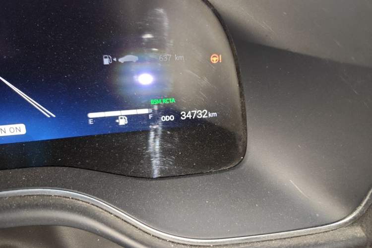 Used Toyota Avalon 2022 Dual-Engine 2.5L XLE Premium Edition Odometer Close Up