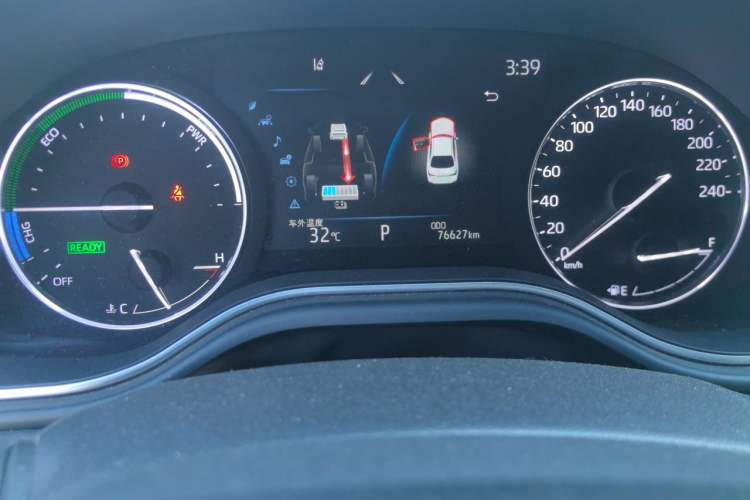 Used Toyota Avalon 2022 Dual-Engine 2.5L Luxury Edition Odometer Close Up