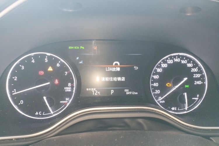 Used Toyota Avalon 2022 2.0L XLE Premium Edition Odometer Close Up