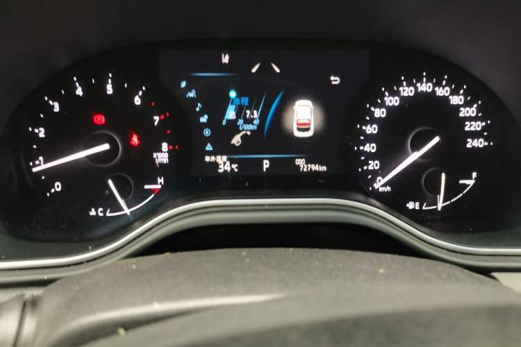 Used Toyota Avalon 2022 2.0L Luxury Edition Odometer Close Up