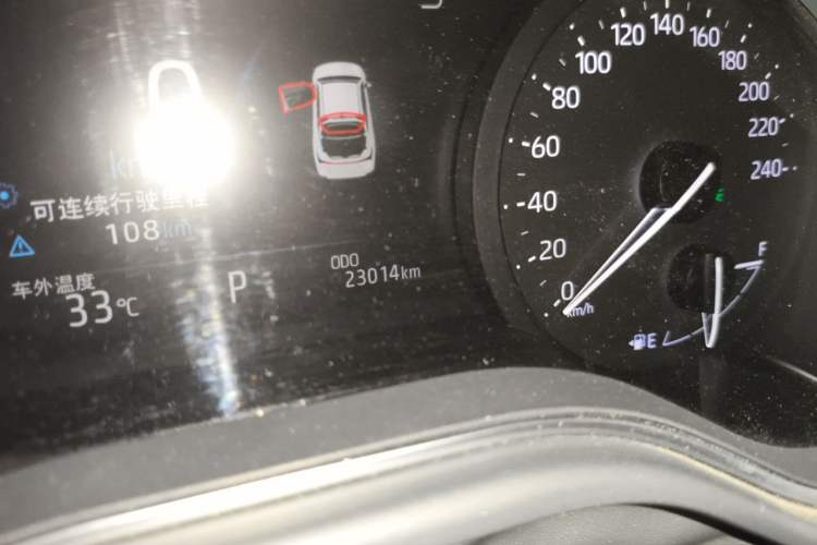 Used Toyota Avalon 2022 2.0L Luxury Edition Odometer Close Up