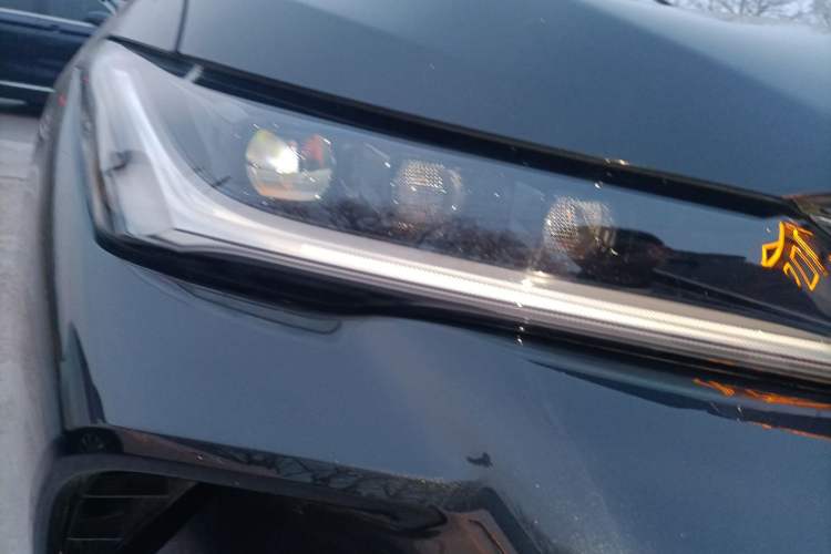 Used Toyota Avalon 2022 2.5L Luxury Edition Right Front Headlight