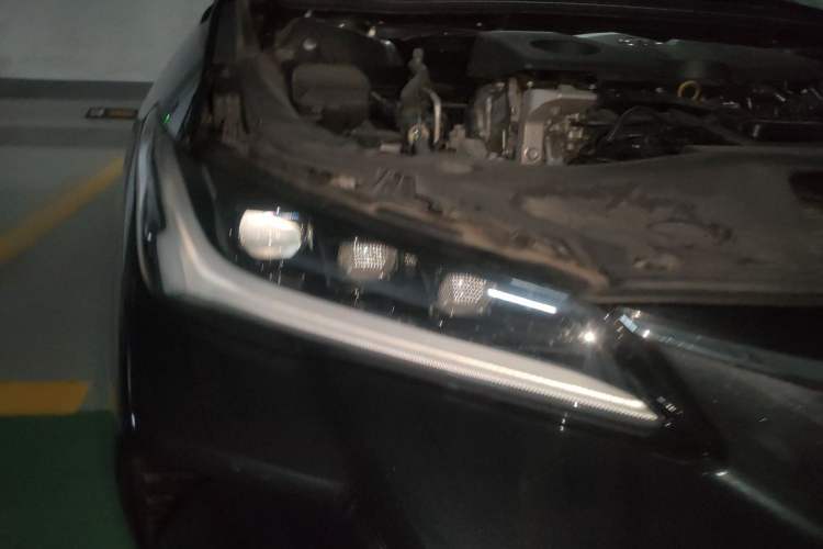 Used Toyota Avalon 2022 2.0L XLE Premium Edition Right Front Headlight
