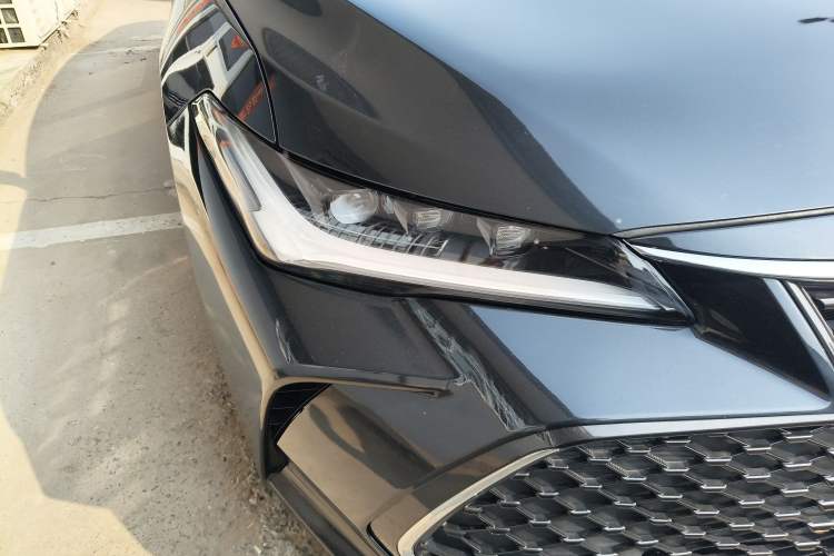 Used Toyota Avalon 2022 2.5L Luxury Edition Right Front Headlight
