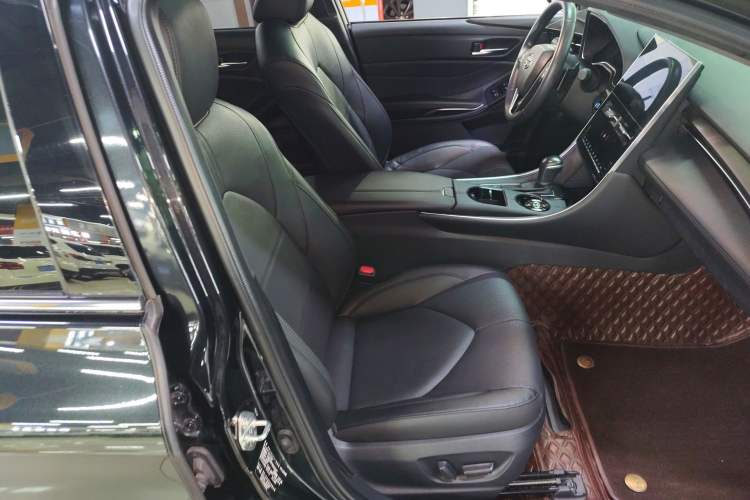 Used Toyota Avalon 2022 2.5L Luxury Edition Right Front Seat