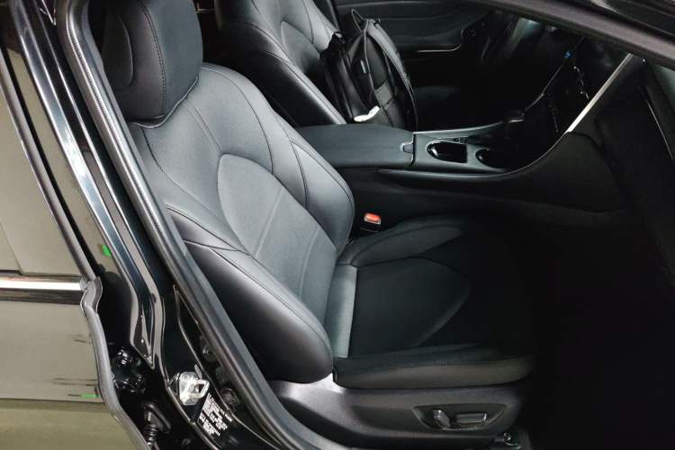 Used Toyota Avalon 2022 Dual-Engine 2.5L Luxury Edition Right Front Seat