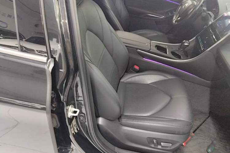 Used Toyota Avalon 2022 2.5L Ambition Edition Right Front Seat