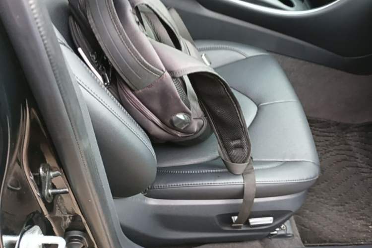 Used Toyota Avalon 2022 2.0L Luxury Edition Right Front Seat