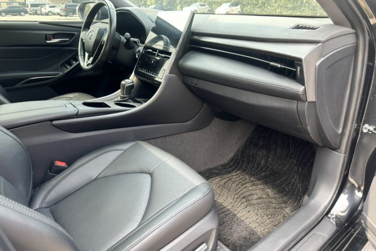Used Toyota Avalon 2022 2.0L Luxury Edition Right Front Seat