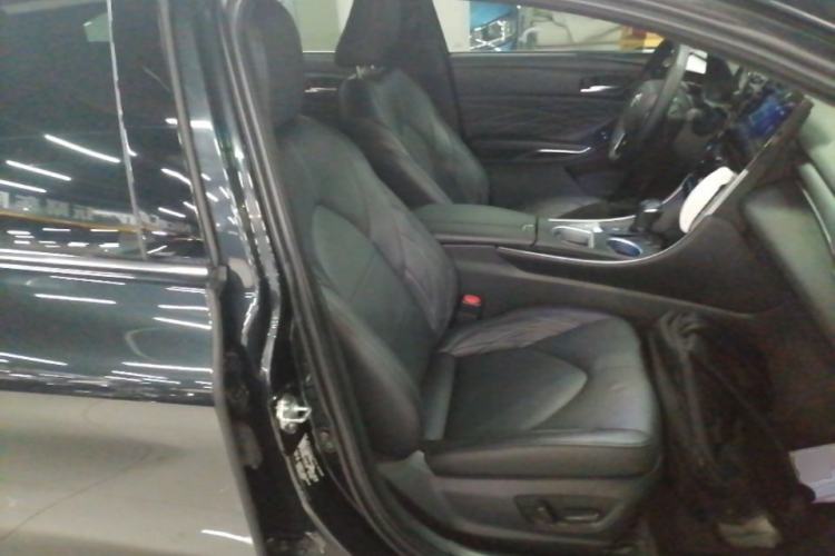 Used Toyota Avalon 2022 Dual-Engine 2.5L XLE Premium Edition Right Front Seat