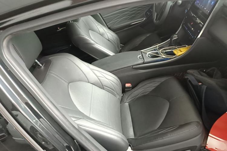 Used Toyota Avalon 2022 2.5L Touring Premium Edition Right Front Seat
