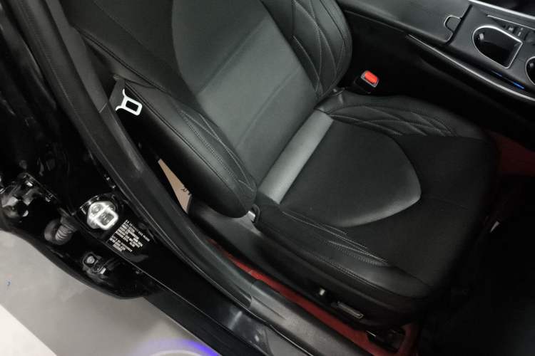 Used Toyota Avalon 2022 2.5L Touring Premium Edition Right Front Seat