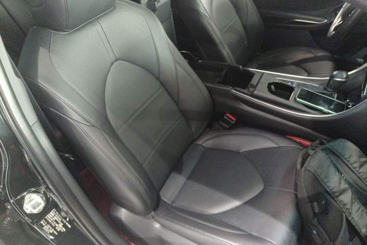 Used Toyota Avalon 2022 Dual-Engine 2.5L Luxury Edition Right Front Seat
