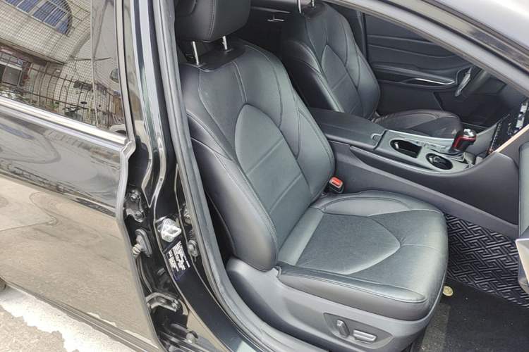 Used Toyota Avalon 2022 Dual-Engine 2.5L Luxury Edition Right Front Seat