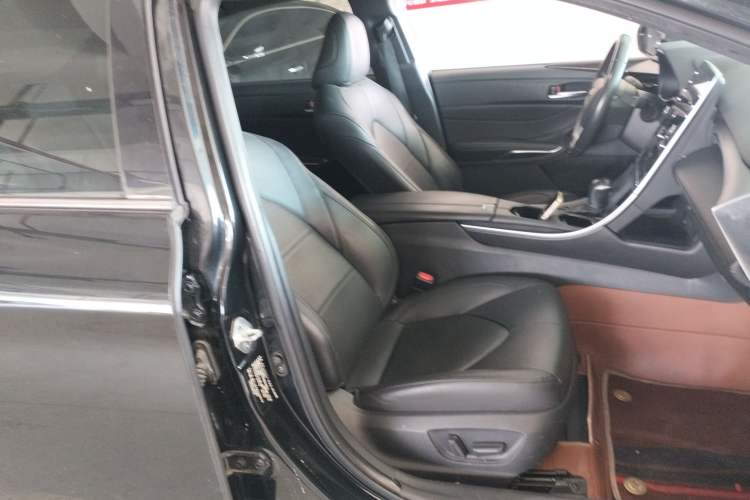 Used Toyota Avalon 2022 2.0L XLE Premium Edition Right Front Seat