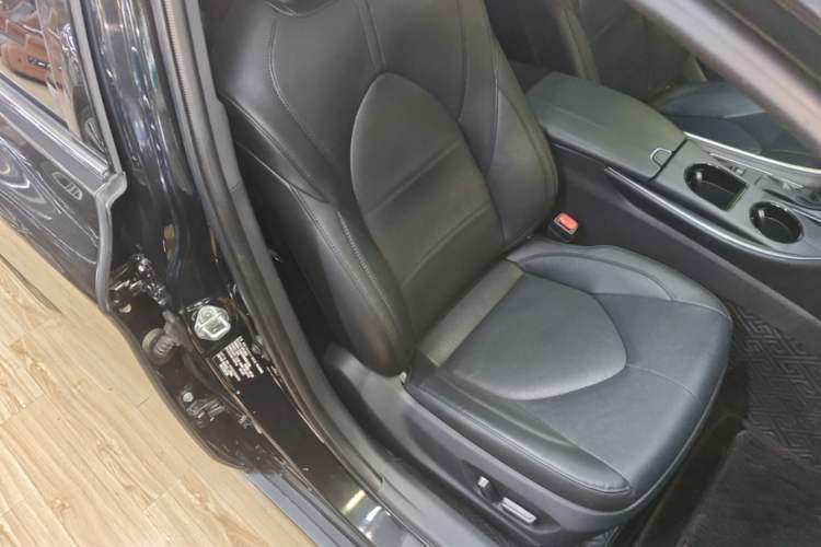 Used Toyota Avalon 2022 2.0L Luxury Edition Right Front Seat