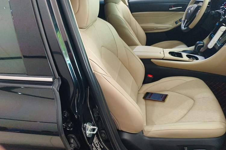 Used Toyota Avalon 2022 2.5L Luxury Edition Right Front Seat