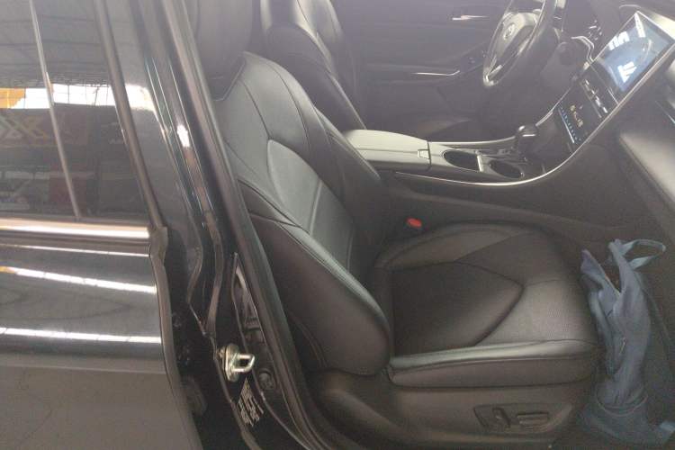 Used Toyota Avalon 2022 2.0L Luxury Edition Right Front Seat