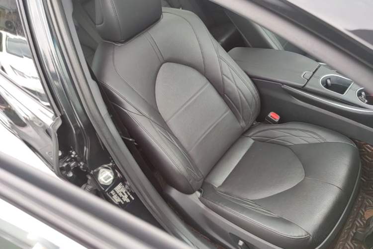 Used Toyota Avalon 2022 2.5L Touring Premium Edition Right Front Seat