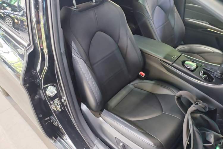 Used Toyota Avalon 2022 2.0L XLE Premium Edition Right Front Seat
