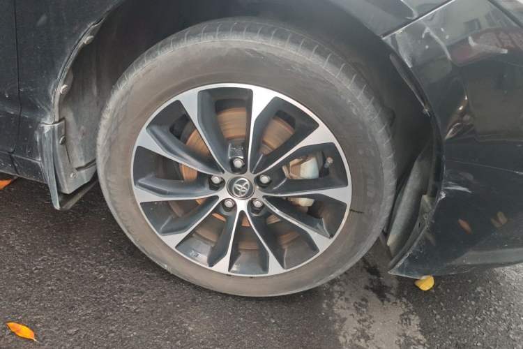 Used Toyota Avalon 2022 2.0L Luxury Edition Right Front Wheel Hub