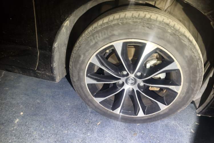 Used Toyota Avalon 2022 Dual-Engine 2.5L Luxury Edition Right Front Wheel Hub