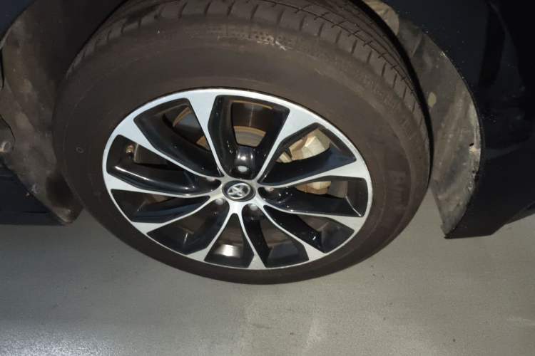 Used Toyota Avalon 2022 Dual-Engine 2.5L Luxury Edition Right Front Wheel Hub