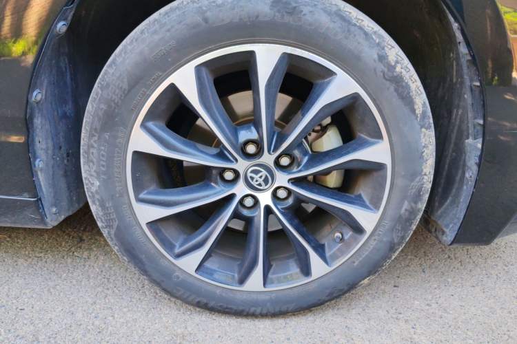 Used Toyota Avalon 2022 2.0L Luxury Edition Right Front Wheel Hub