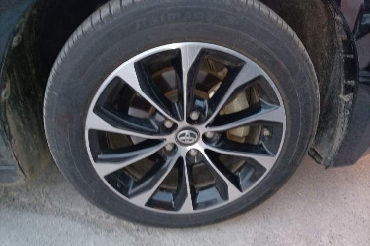 Used Toyota Avalon 2022 2.5L Luxury Edition Right Front Wheel Hub