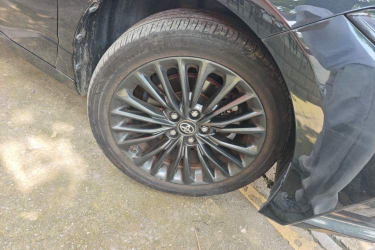 Used Toyota Avalon 2022 2.0L XLE Premium Edition Right Front Wheel Hub