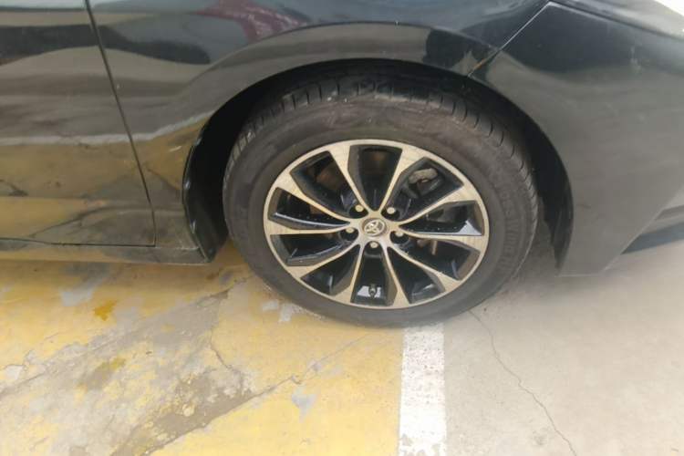 Used Toyota Avalon 2022 2.0L Luxury Edition Right Front Wheel Hub