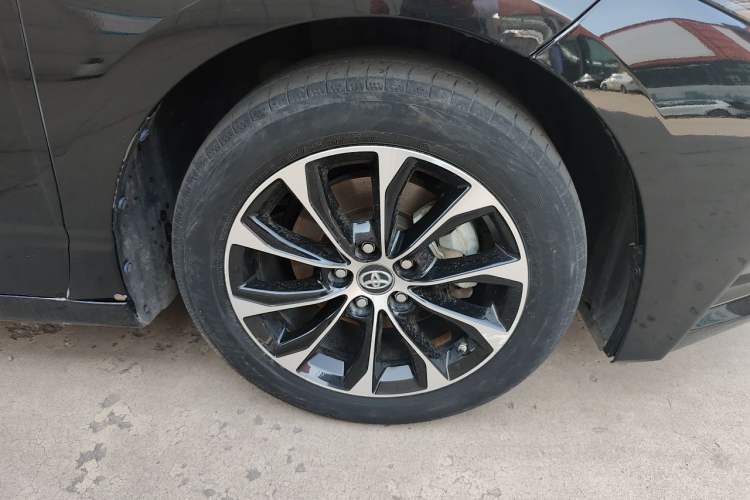 Used Toyota Avalon 2022 2.0L Luxury Edition Right Front Wheel Hub